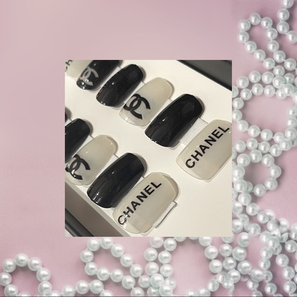 Gorgeous Press on nails from Deadgal 🖤 - Picture 3 of 4